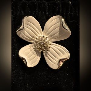 Vintage Gold/cream enameled flower brooch